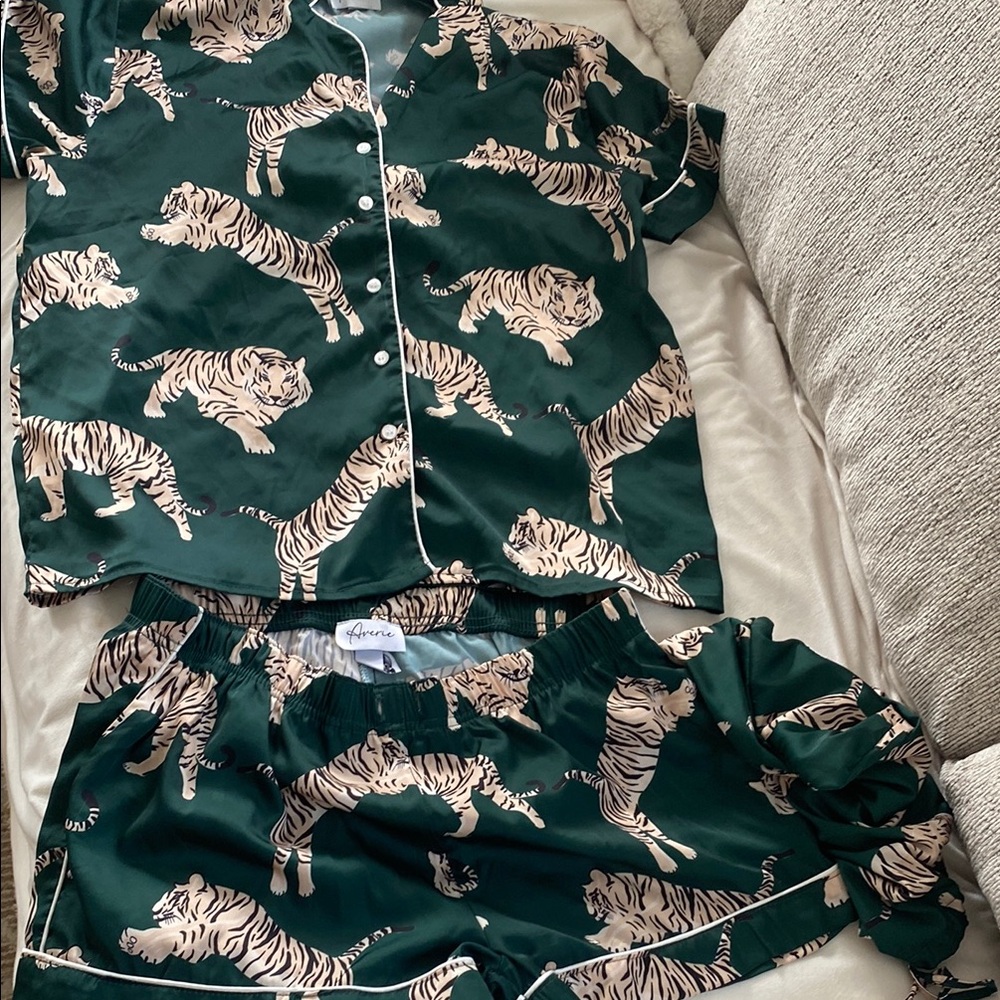 Aerie Dark Green Tiger Print Silk Women’s Pajama Set